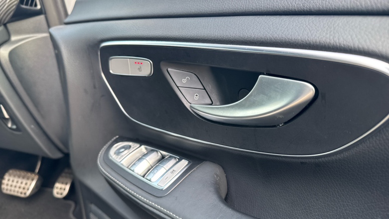 Mercedes-Benz V-Class V220 d AMG Line 5dr 9G-Tronic [Extra Long] Diesel Estate